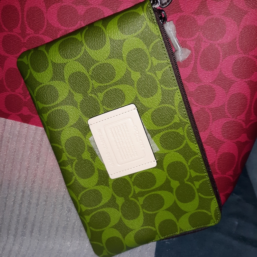 Reversible Coach Tote & Green Wallet - Picture 5 of 8